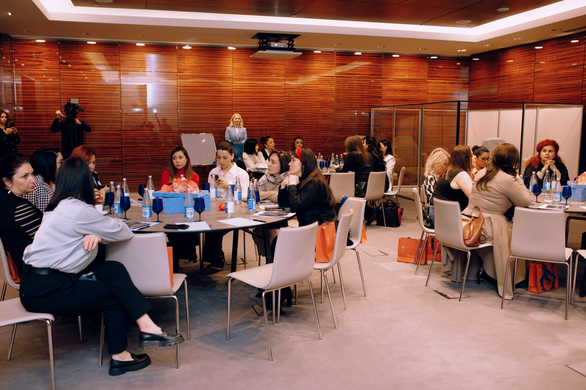 Biohyalux Mevita preparatları &uuml;zrə seminar